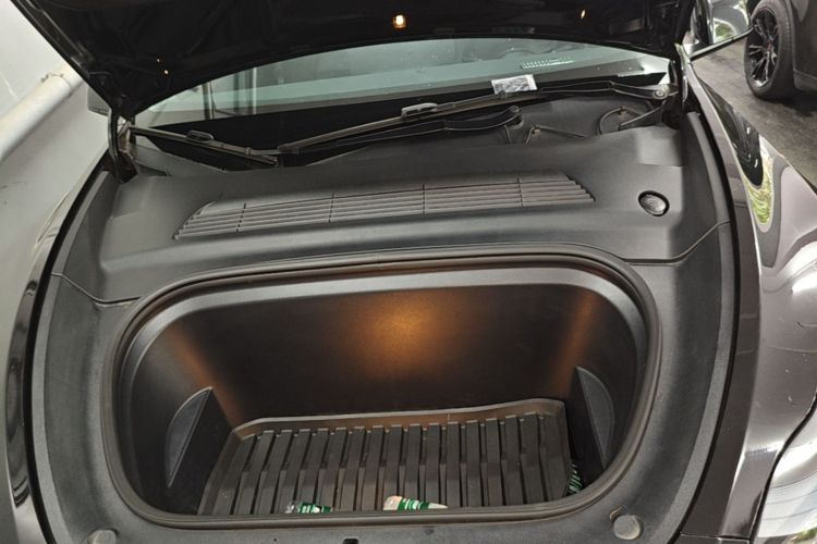 Tesla Model Y 2022 car image #20