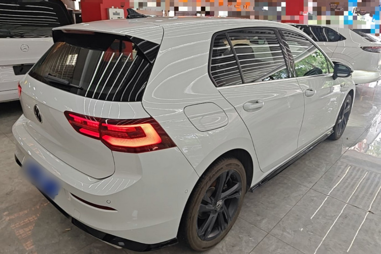 Volkswagen Golf 2023 car image #5