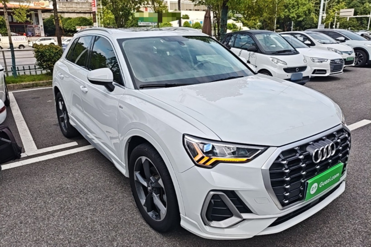 Audi Q3 2020 car image #4