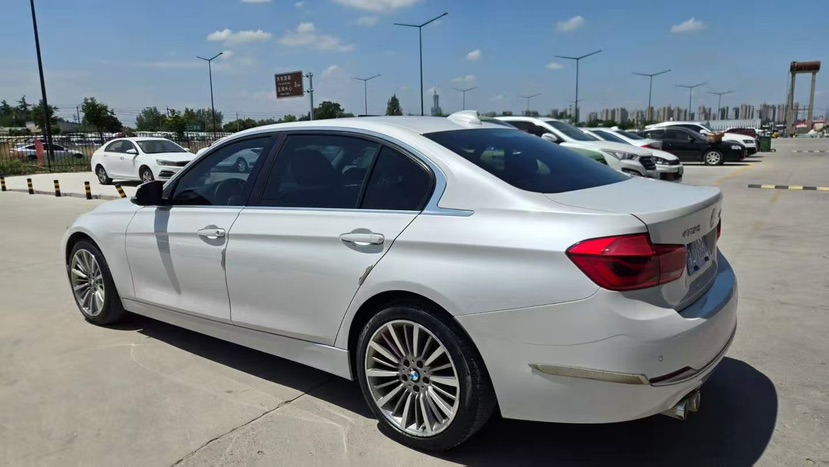 BMW 3 Series 2018 car image #9