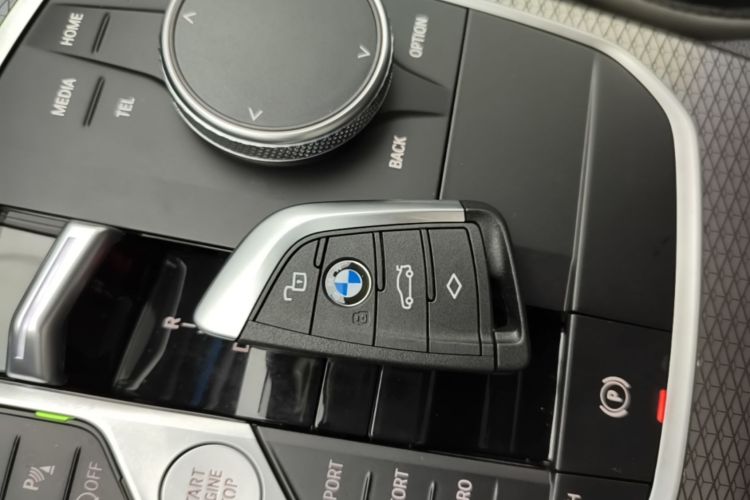 BMW 3 Series 2025 car image #9
