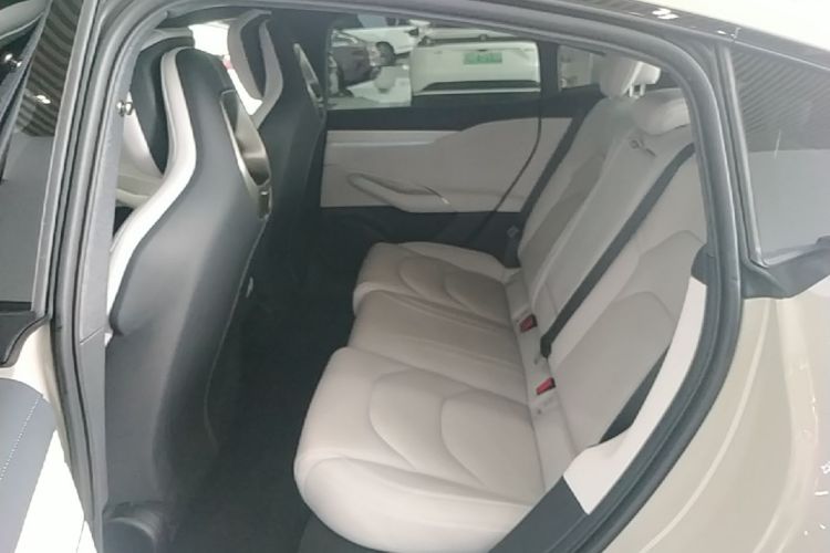 MI SU7 2025 car image #17