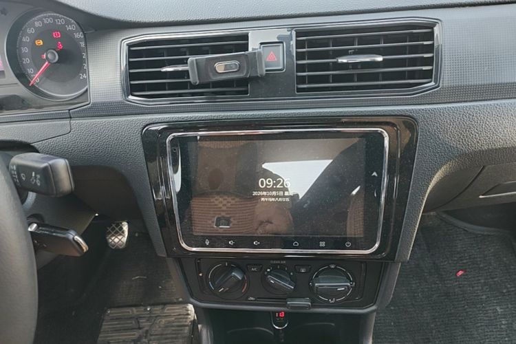 Volkswagen Santana 2017 car image #17