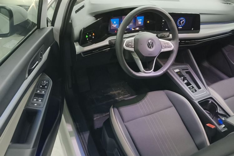 Volkswagen Golf 2023 صورة سيارة #16