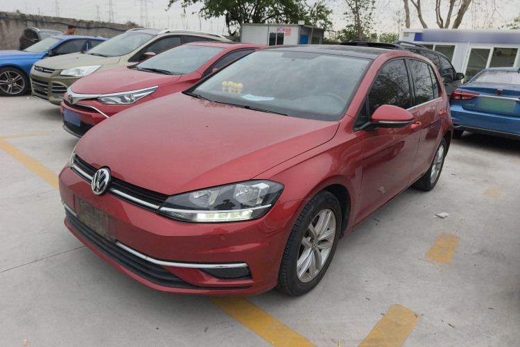 Volkswagen Golf 2018 car image #2