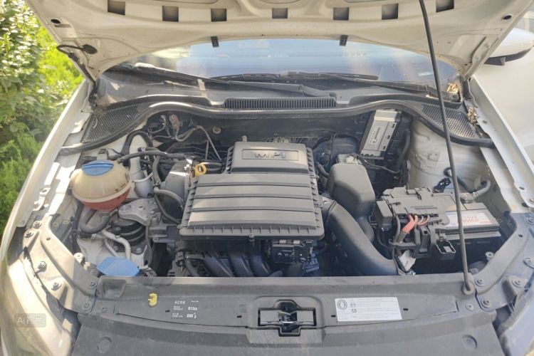 Volkswagen Polo 2015 car image #22