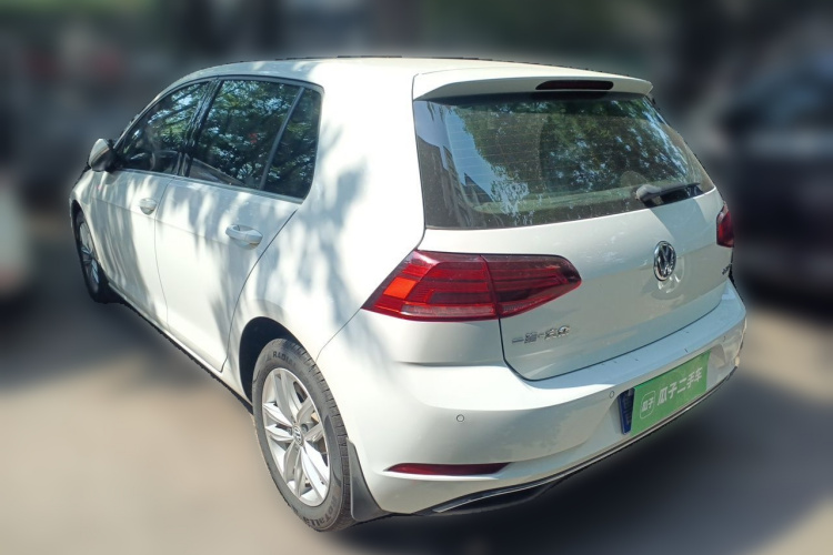 Volkswagen Golf 2018 car image #5
