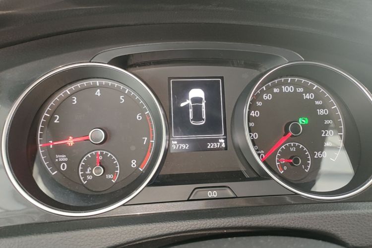Volkswagen Golf 2018 car image #12
