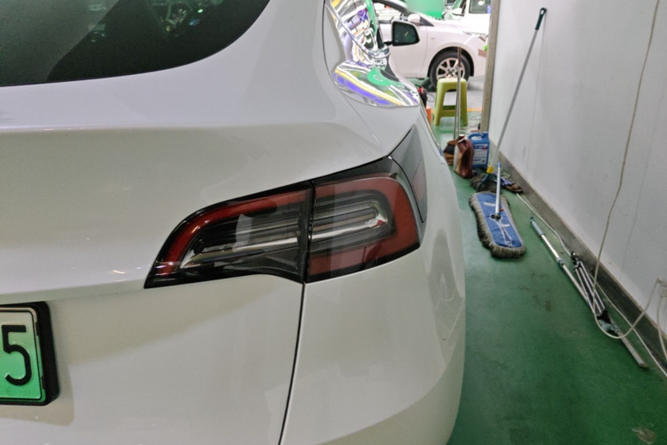 Tesla Model Y 2024 car image #8