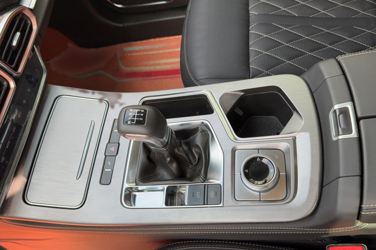 Jetour X70 PLUS 2024 car image #16