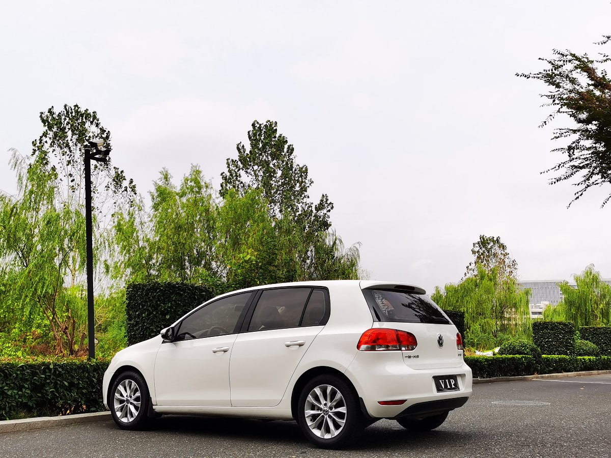 Volkswagen Golf 2013 car image #6