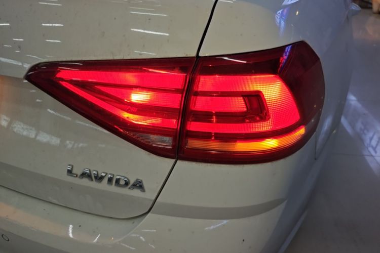 Volkswagen Lavida 2017 car image #8