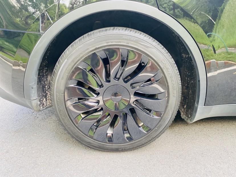 Tesla Model Y 2023 car image #8