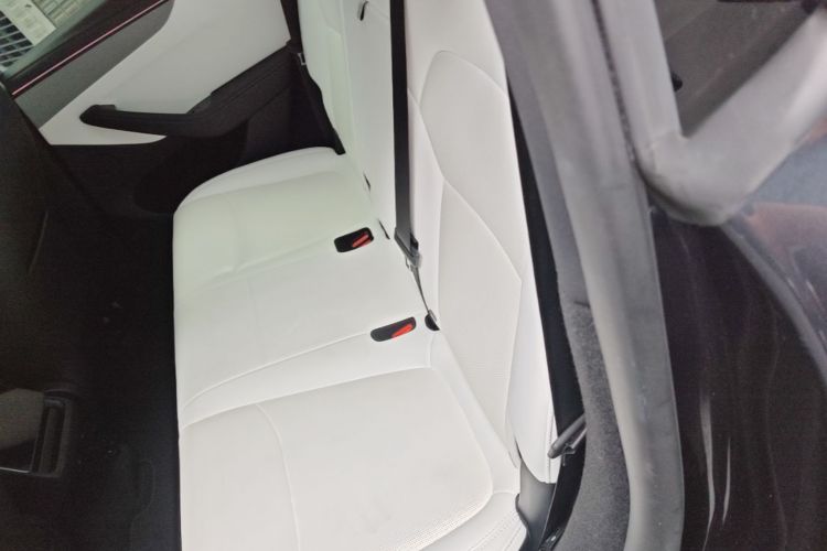 Tesla Model Y 2025 #13 Tesla Model Y 2025 صورة سيارة #13