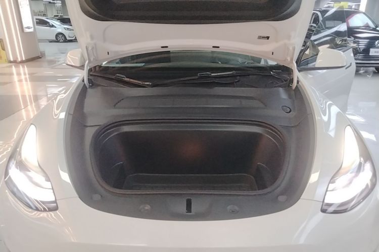 Tesla Model Y 2023 #22 Tesla Model Y 2023 car image #22