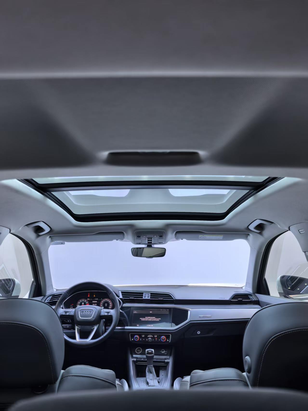 Audi Q3 2022 car image #11