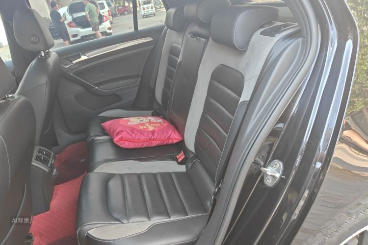 Volkswagen Golf 2020 car image #19