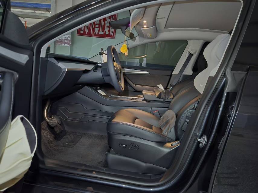Tesla Model Y 2024 #2 Tesla Model Y 2024 car image #2