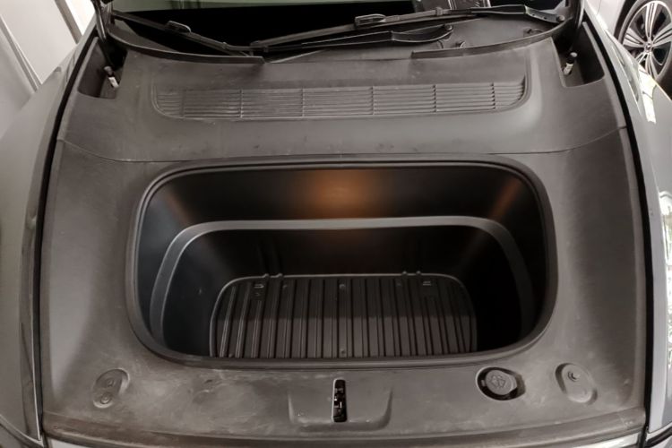 Tesla Model Y 2025 car image #20