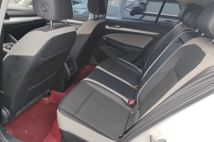 Volkswagen Golf 2022 imagen de coche #17