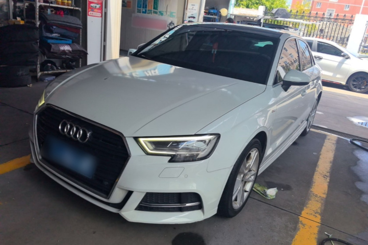 Audi A3 2019 car image #2