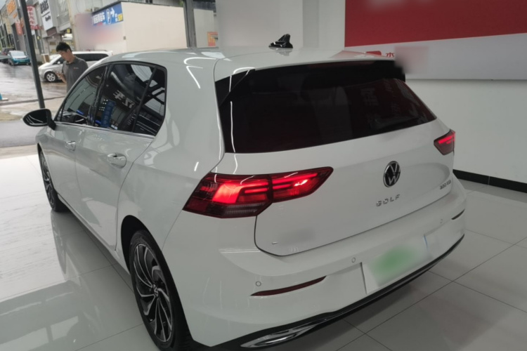 Volkswagen Golf 2024 car image #5