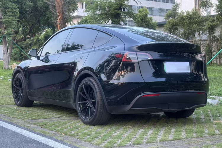 Tesla Model Y 2021 #5 Tesla Model Y 2021 car image #5