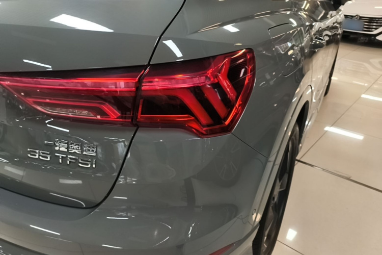 Audi Q3 2024 car image #8