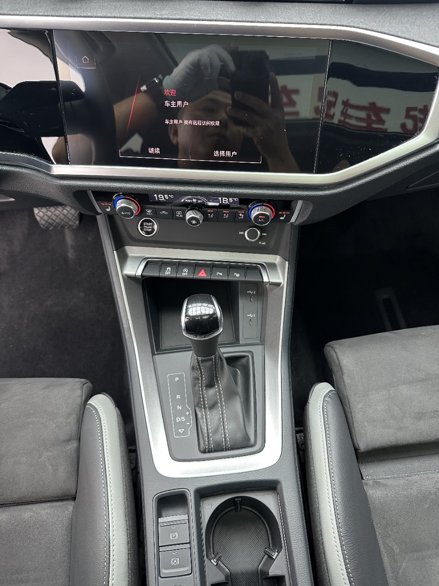 Audi Q3 2022 car image #14