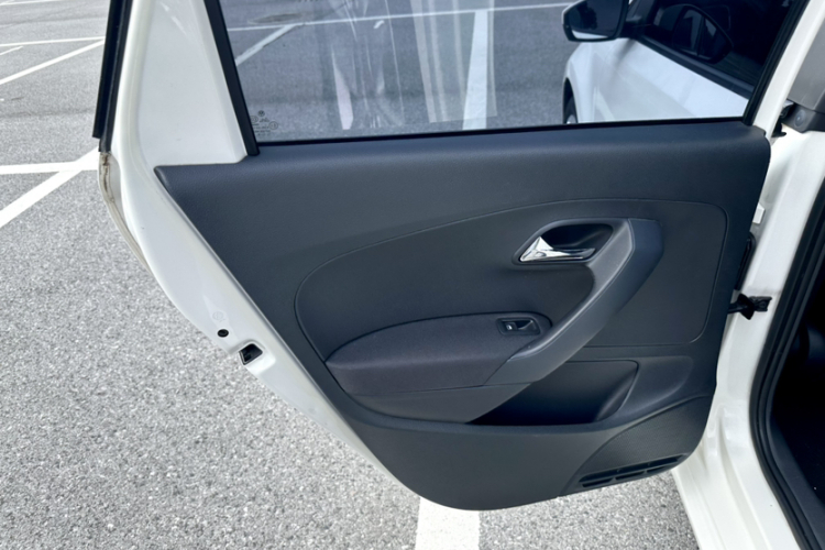 Volkswagen Polo 2015 #18 Volkswagen Polo 2015 car image #18