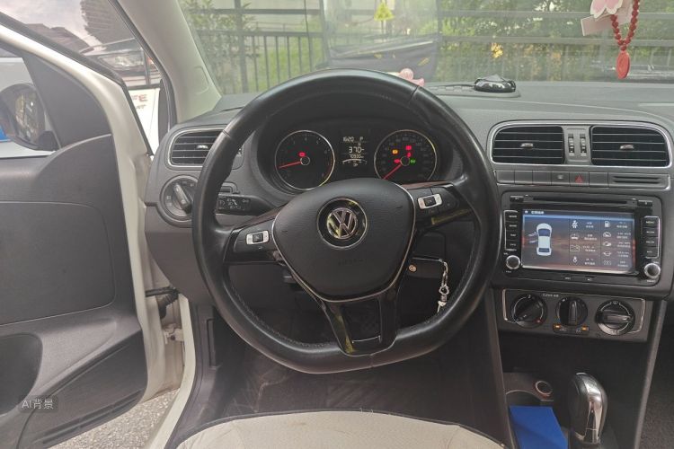 Volkswagen Polo 2017 car image #12