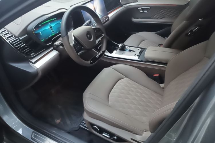 BYD Han 2024 car image #16