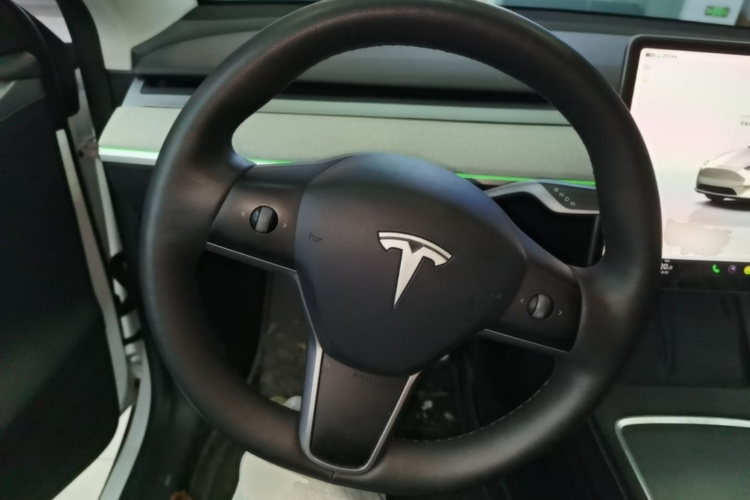 Tesla Model Y 2024 #11 Tesla Model Y 2024 car image #11