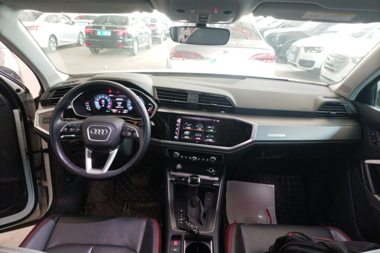 Audi Q3 2020 car image #10