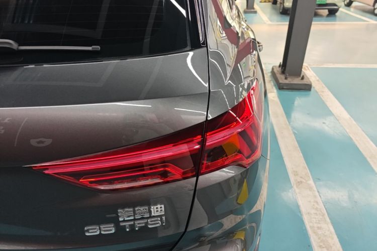 Audi Q3 2023 car image #8