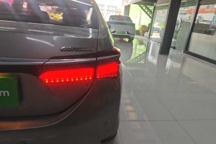 Toyota Corolla 2018 immagine di auto #8