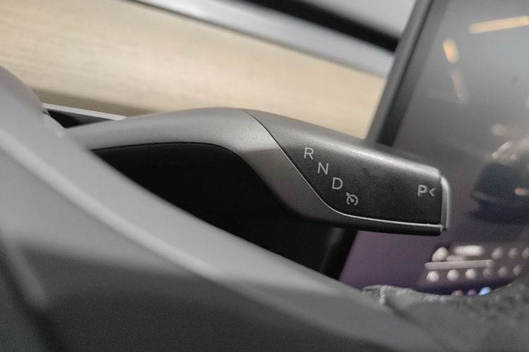 Tesla Model Y 2023 immagine di auto #14