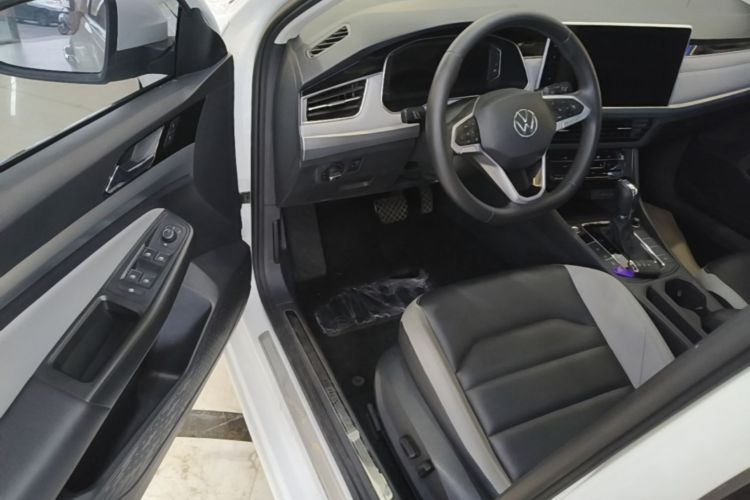 Volkswagen Bora 2023 car image #16