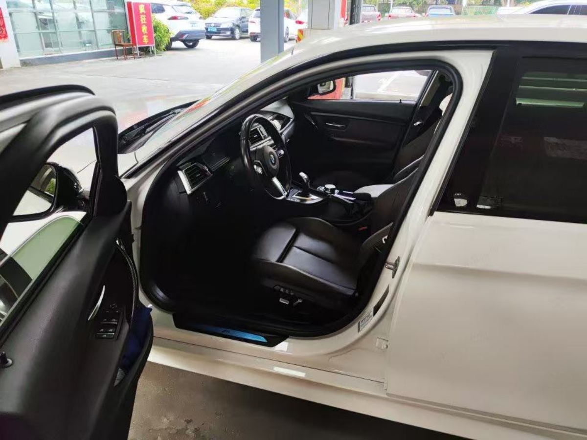 BMW 3 Series 2018 car image #3