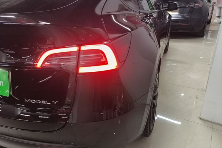 Tesla Model Y 2023 #8 Tesla Model Y 2023 car image #8