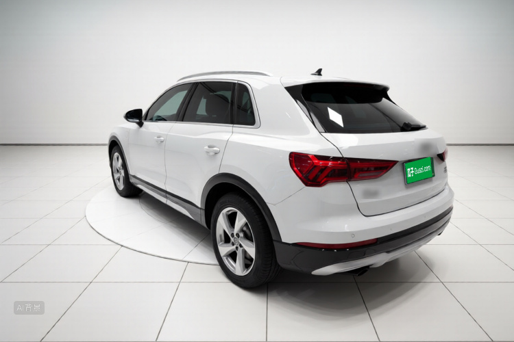 Audi Q3 2019 car image #5