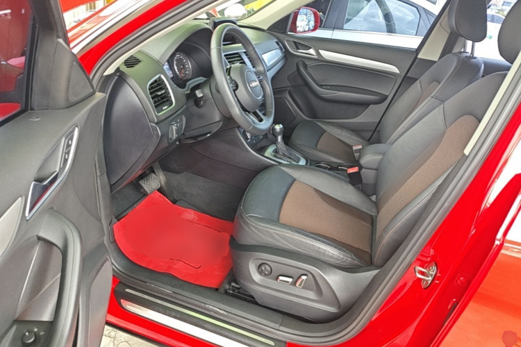 Audi Q3 2019 car image #16