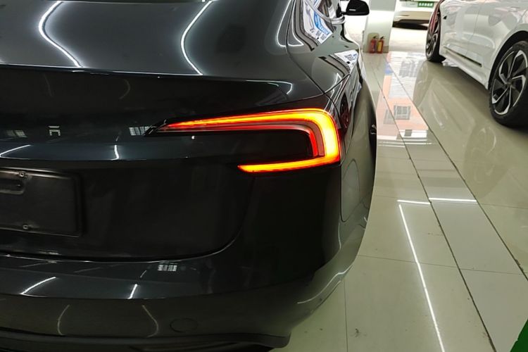 Tesla Model 3 2024 car image #8
