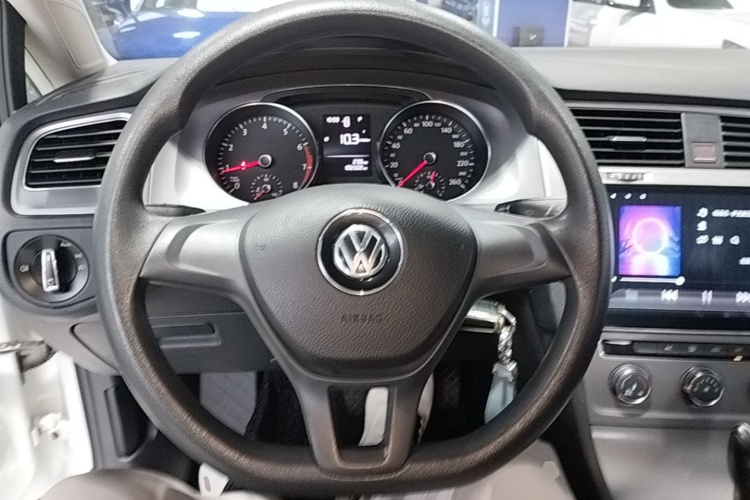 Volkswagen Golf 2015 car image #11