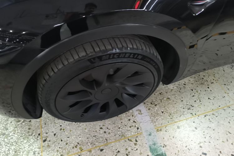 Tesla Model Y 2022 car image #9