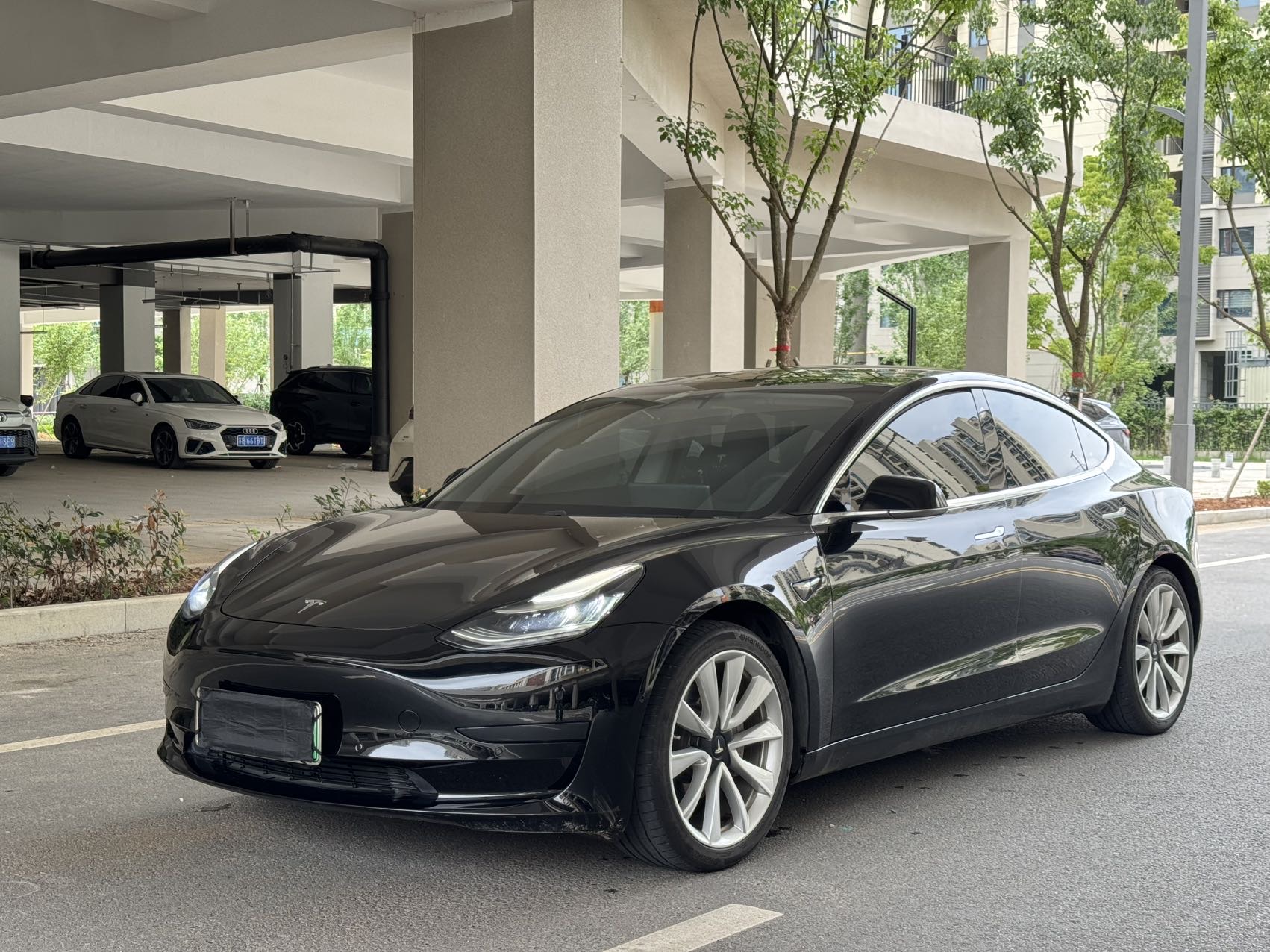 Tesla Model 3 2020 car image 