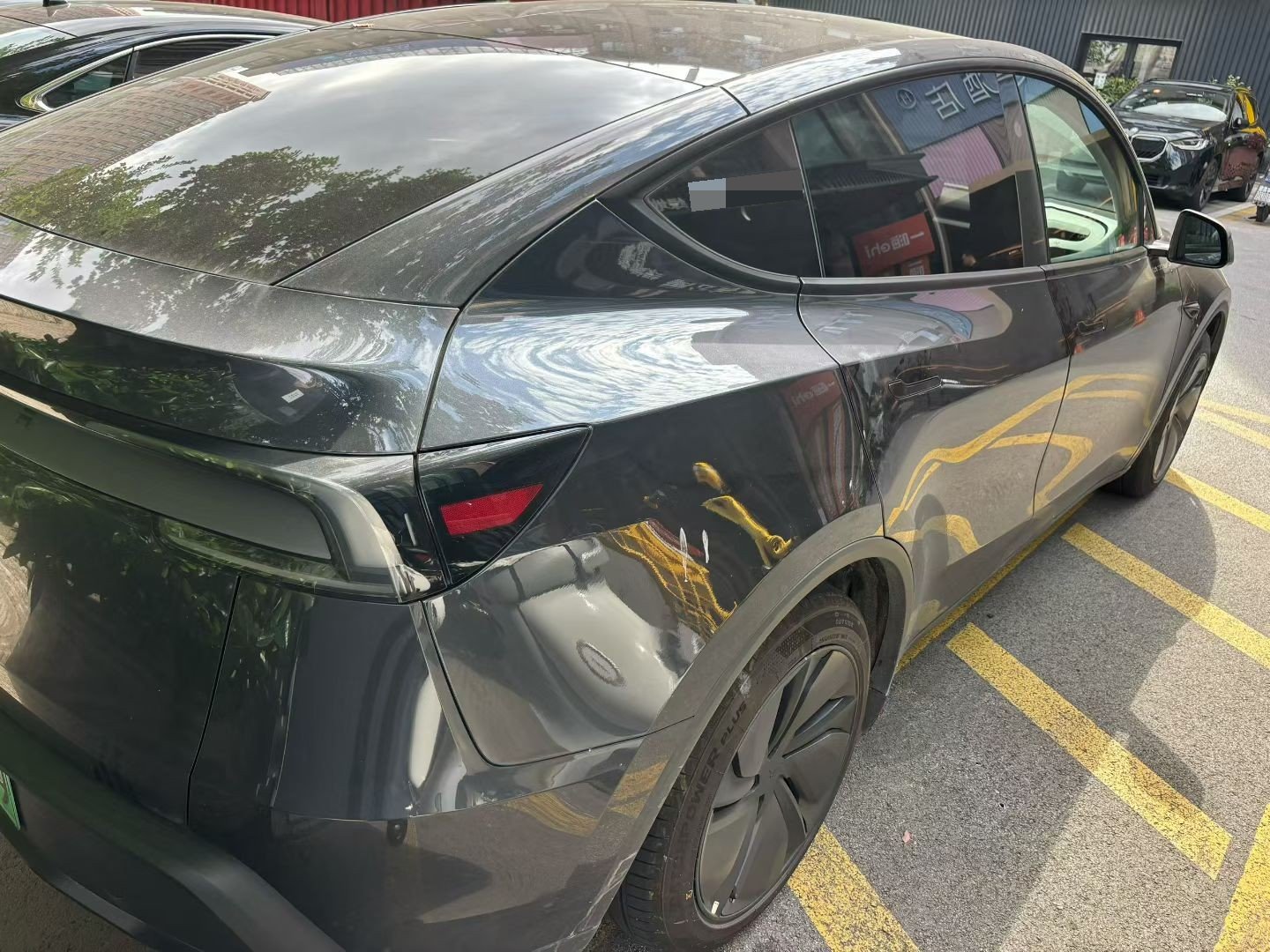 Tesla Model Y 2025 #5 Tesla Model Y 2025 car image #5