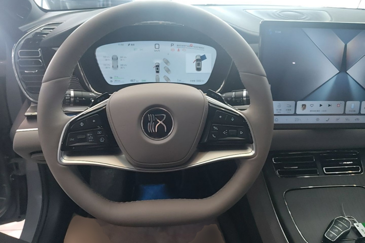 BYD Han 2025 car image #11