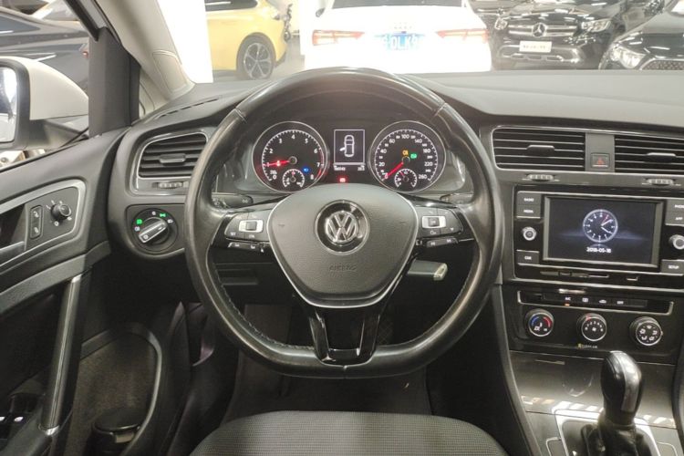 Volkswagen Golf 2018 car image #11