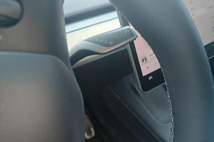 Tesla Model Y 2023 car image #18